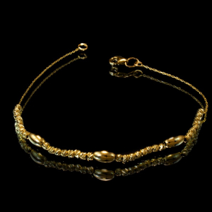 Złota bransoletka z koralikami Charms –  pr 585